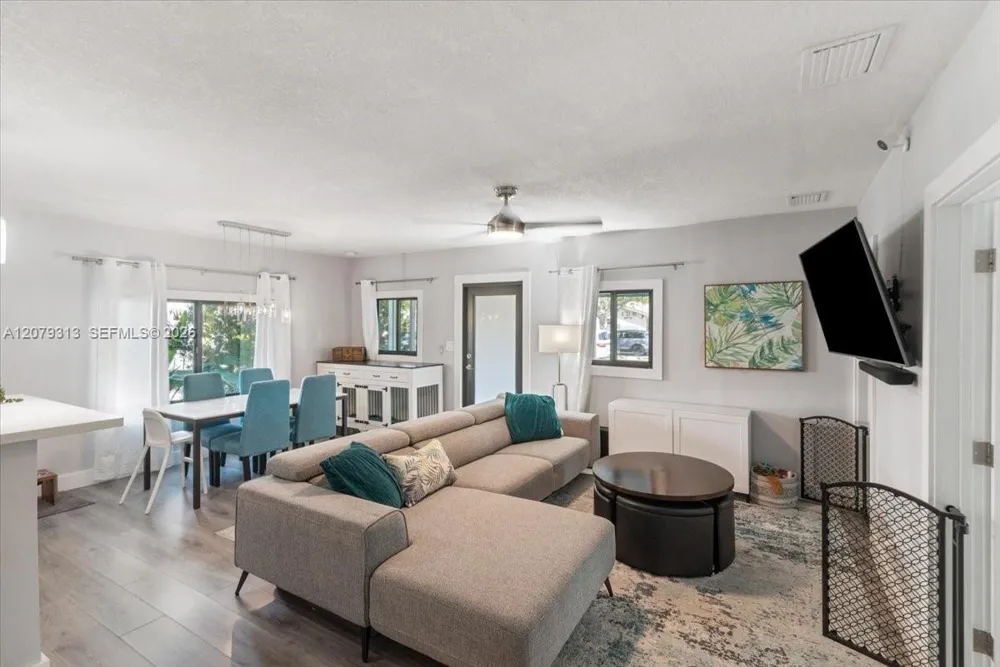 2434 Lincoln St Hollywood, FL 33020