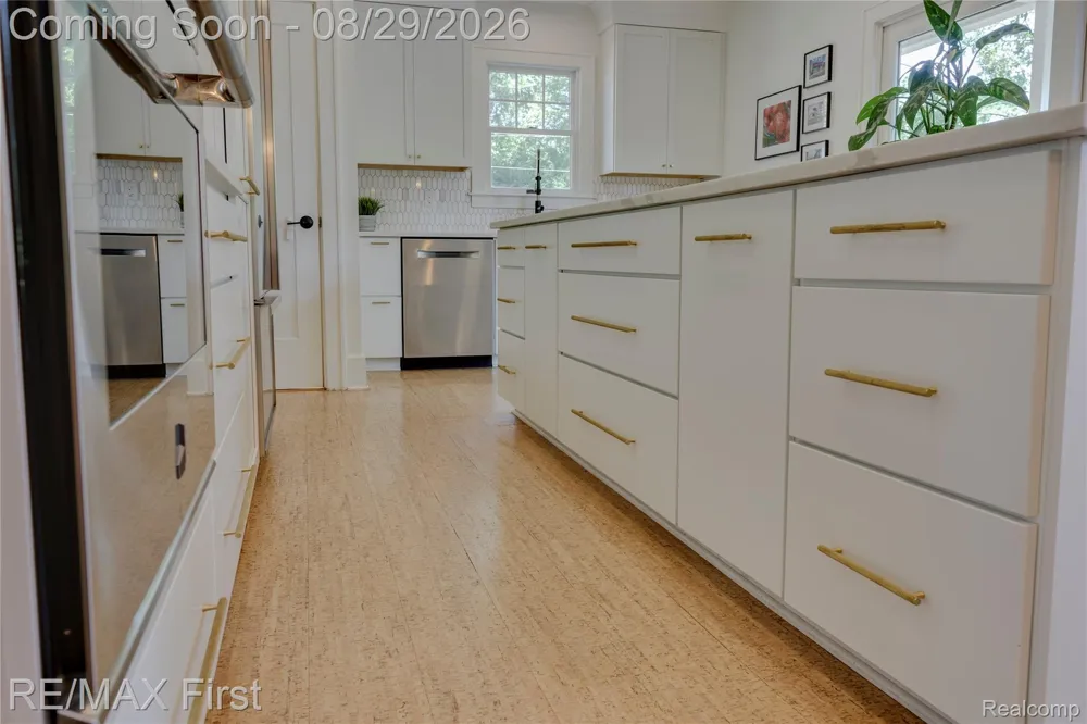 657 W Drayton Street Ferndale City, MI 48220