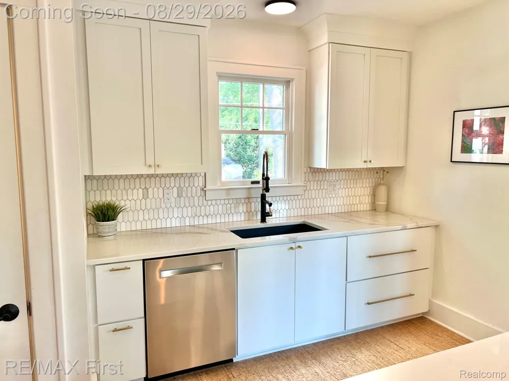 657 W Drayton Street Ferndale City, MI 48220