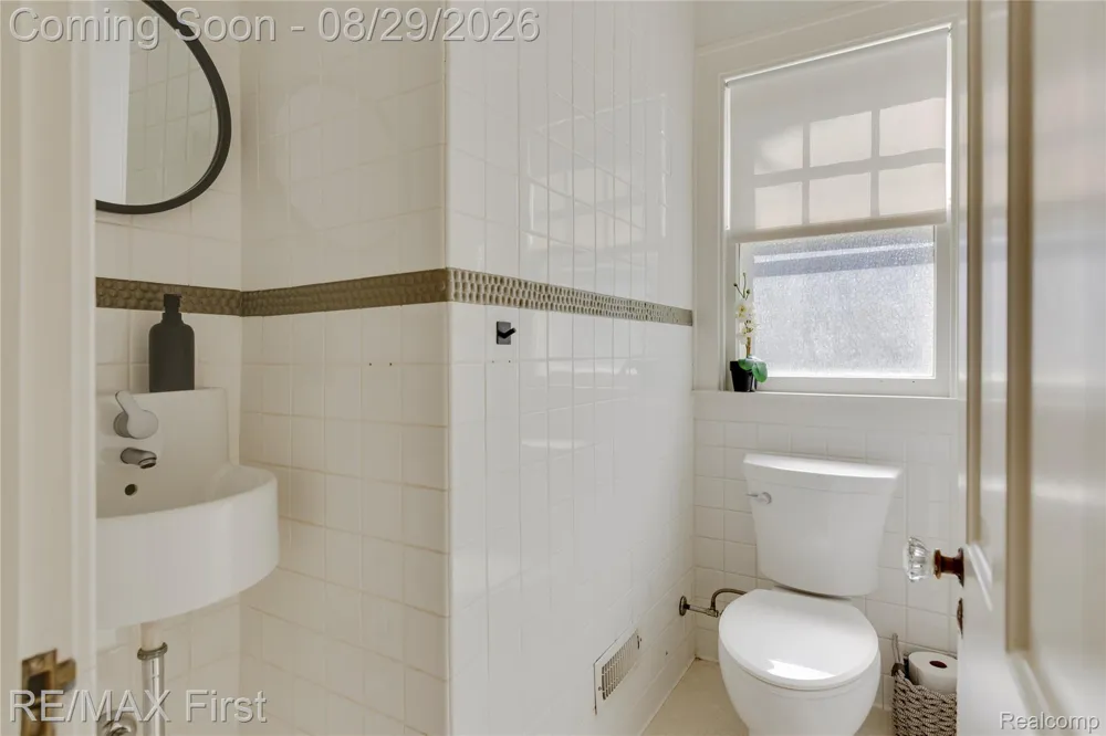 657 W Drayton Street Ferndale City, MI 48220