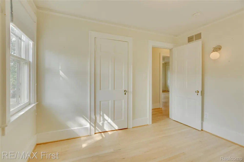 657 W Drayton Street Ferndale City, MI 48220