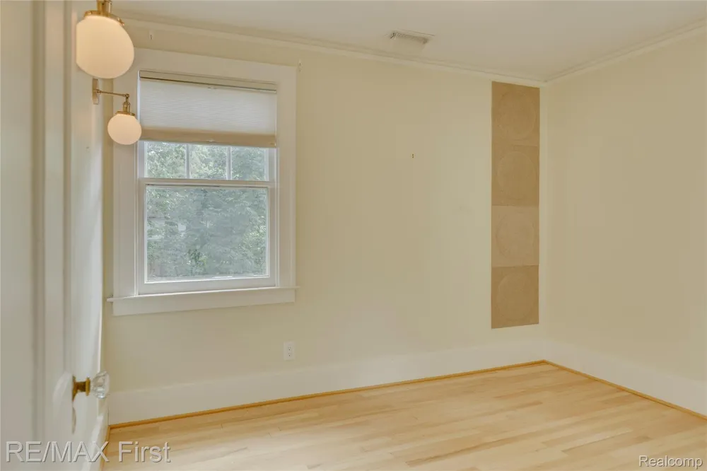 657 W Drayton Street Ferndale City, MI 48220