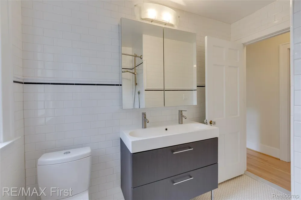 657 W Drayton Street Ferndale City, MI 48220