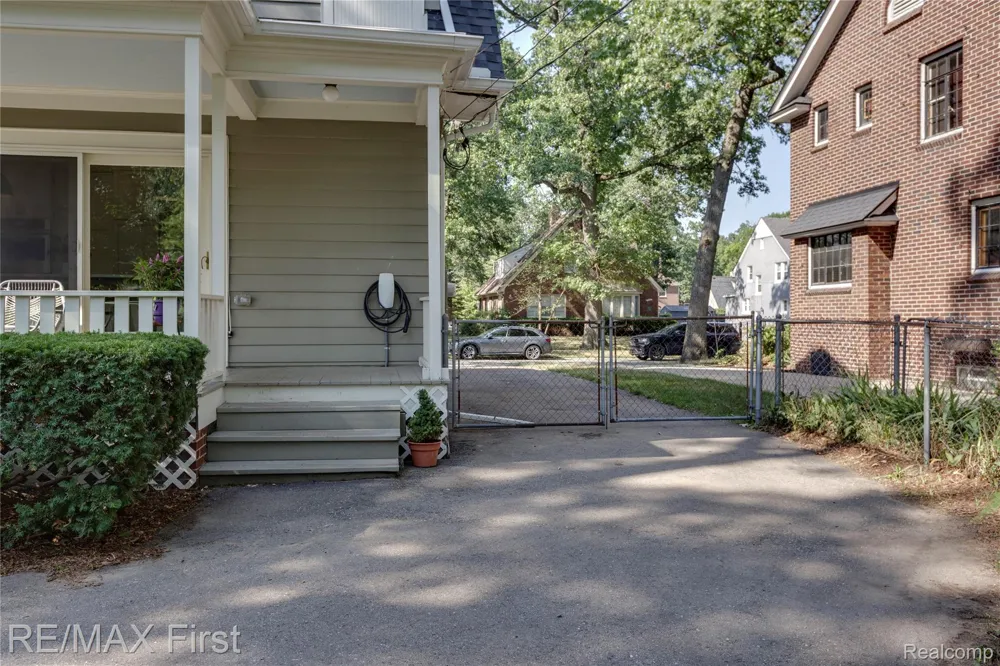 657 W Drayton Street Ferndale City, MI 48220
