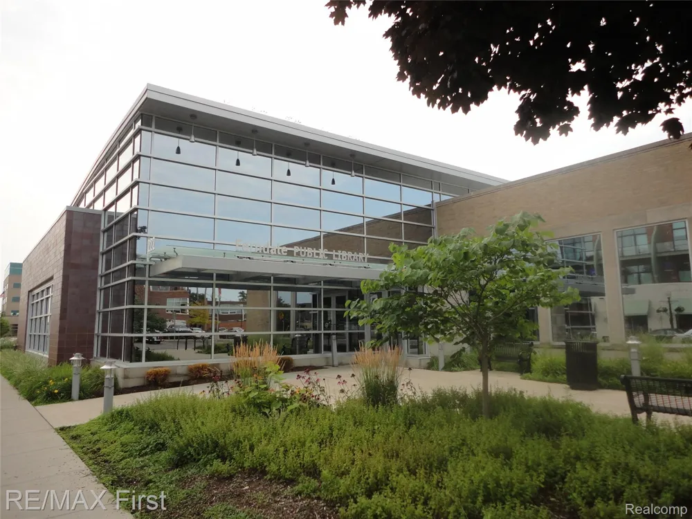 657 W Drayton Street Ferndale City, MI 48220