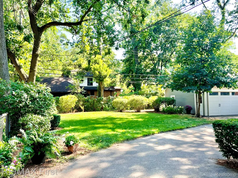 657 W Drayton Street Ferndale City, MI 48220