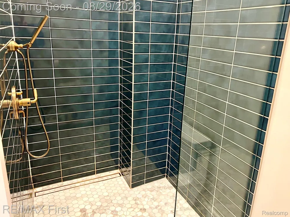 657 W Drayton Street Ferndale City, MI 48220