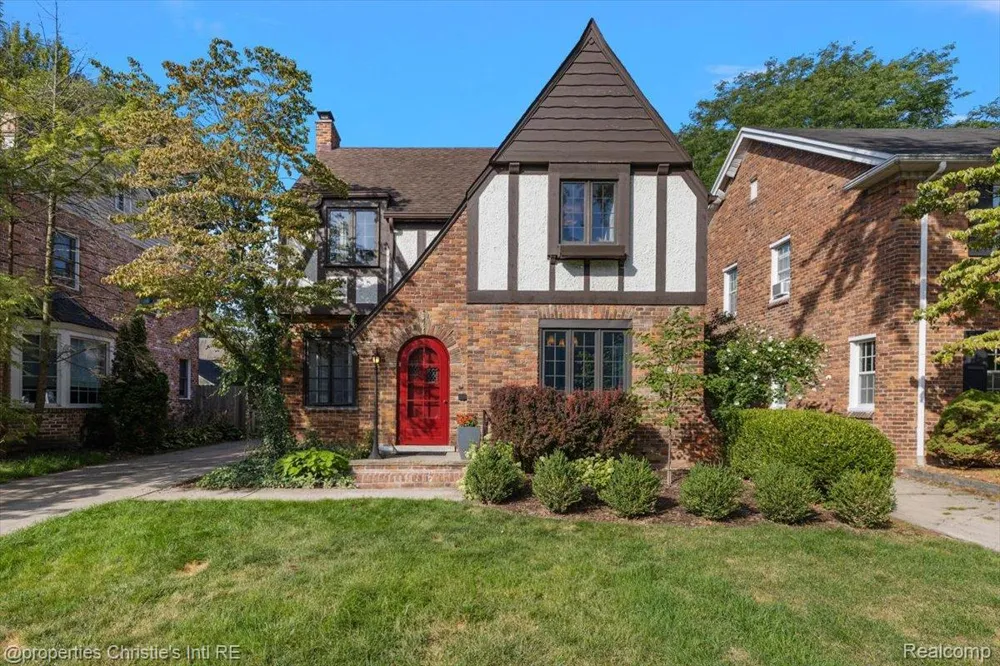271 McMillan Road Grosse Pointe Farms City, MI 48236