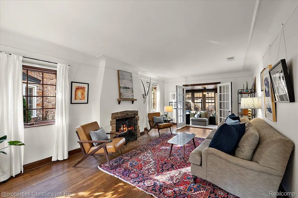 271 McMillan Road Grosse Pointe Farms City, MI 48236
