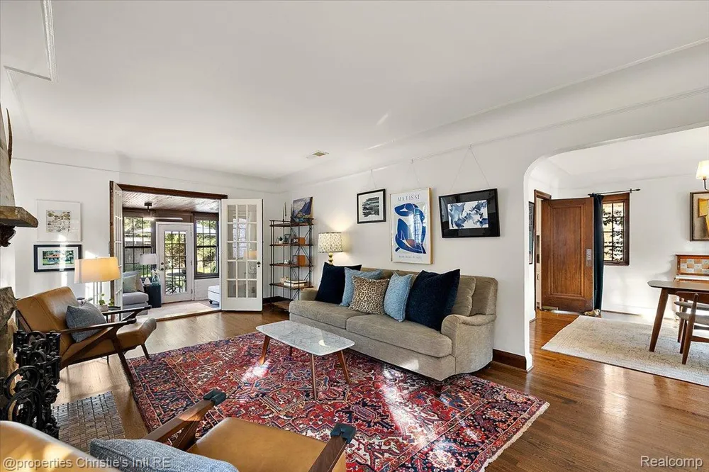 271 McMillan Road Grosse Pointe Farms City, MI 48236
