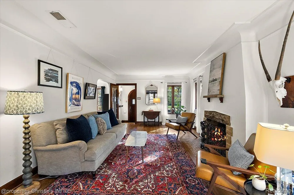 271 McMillan Road Grosse Pointe Farms City, MI 48236