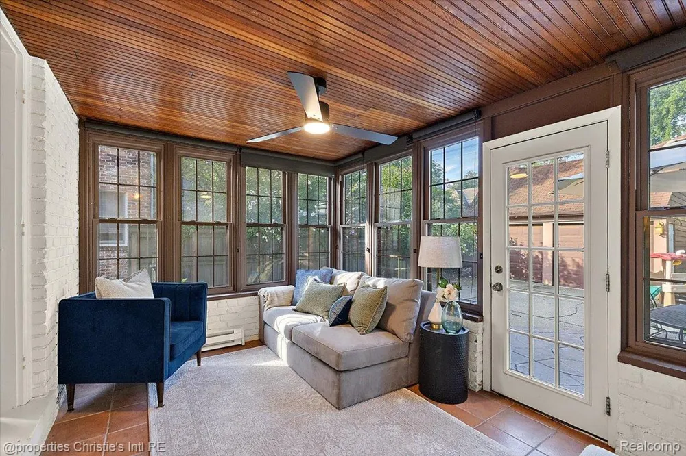 271 McMillan Road Grosse Pointe Farms City, MI 48236