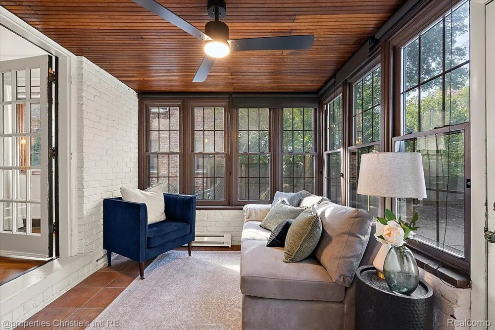 271 McMillan Road Grosse Pointe Farms City, MI 48236
