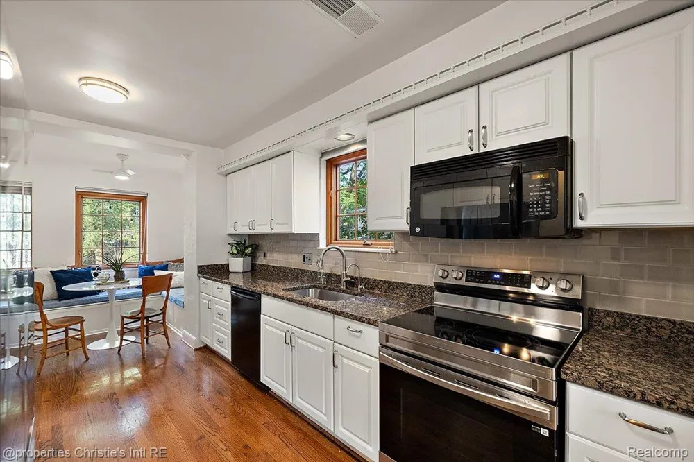 271 McMillan Road Grosse Pointe Farms City, MI 48236