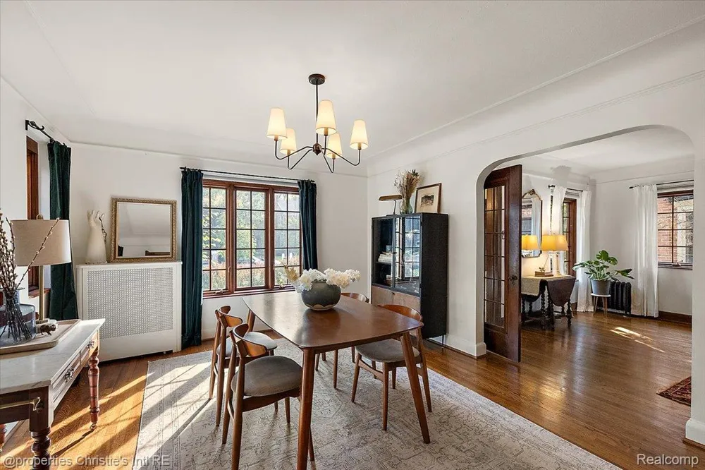271 McMillan Road Grosse Pointe Farms City, MI 48236