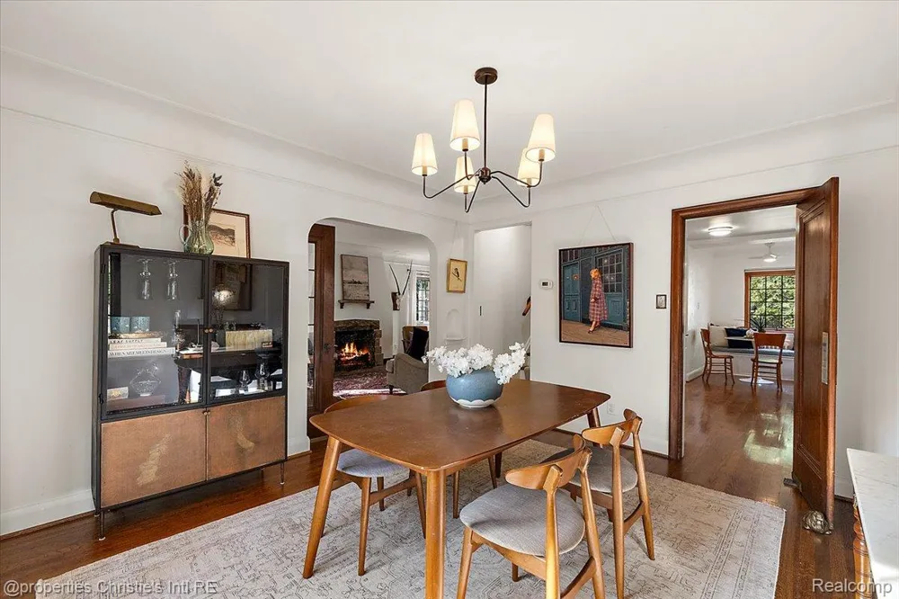 271 McMillan Road Grosse Pointe Farms City, MI 48236