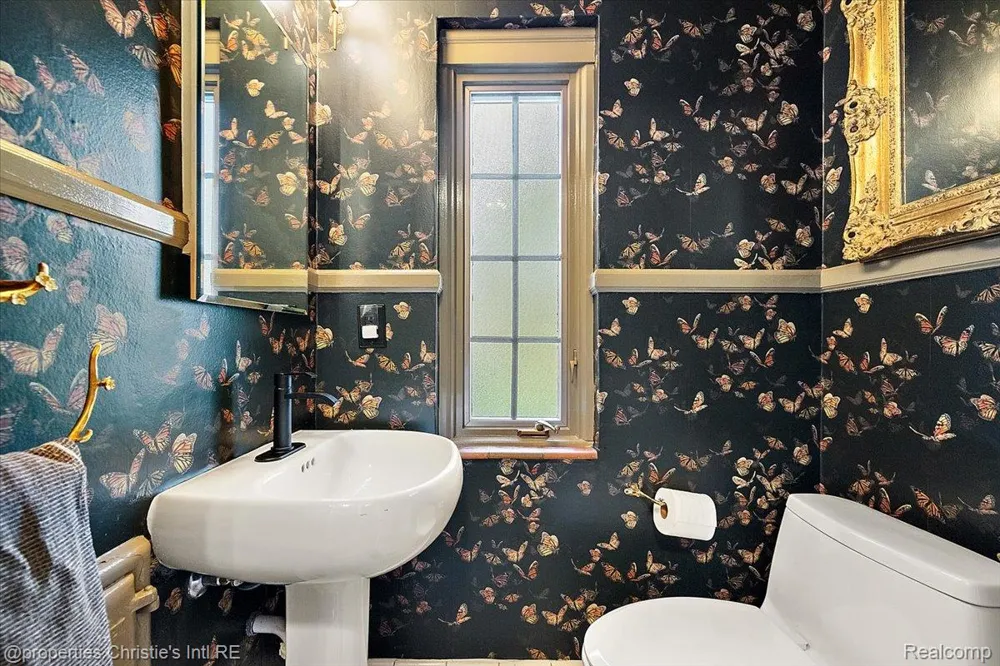 271 McMillan Road Grosse Pointe Farms City, MI 48236