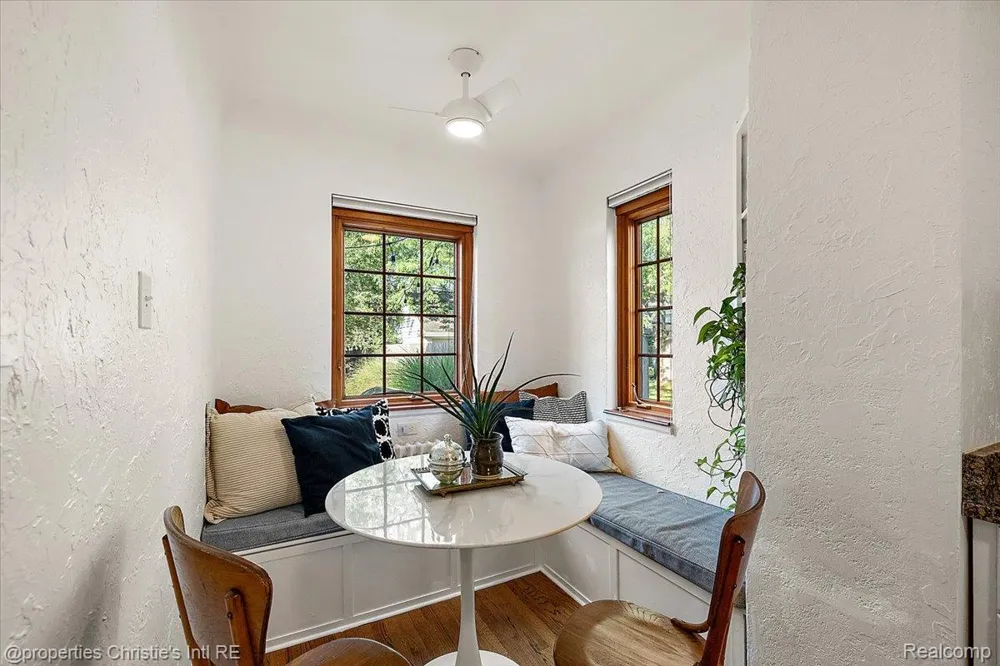 271 McMillan Road Grosse Pointe Farms City, MI 48236