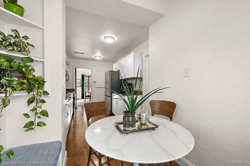 271 McMillan Road Grosse Pointe Farms City, MI 48236