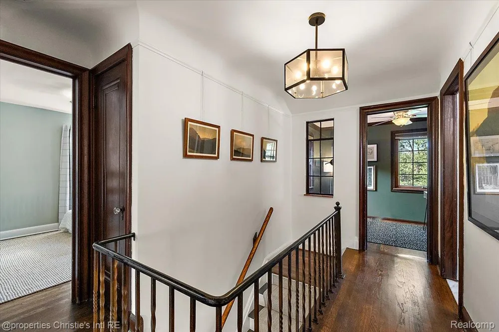 271 McMillan Road Grosse Pointe Farms City, MI 48236