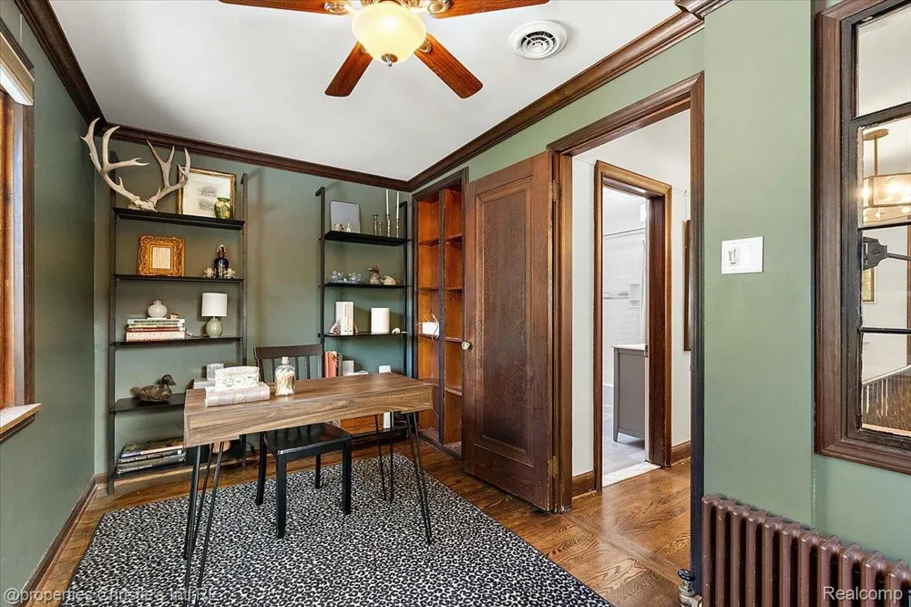 271 McMillan Road Grosse Pointe Farms City, MI 48236