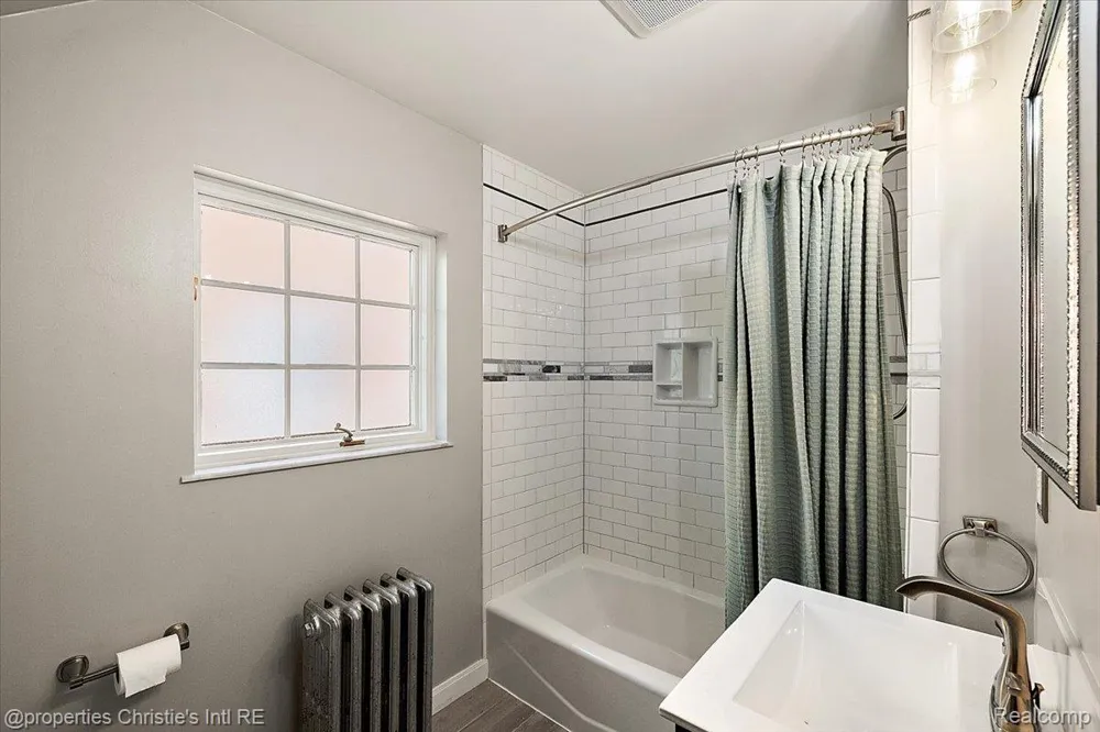 271 McMillan Road Grosse Pointe Farms City, MI 48236