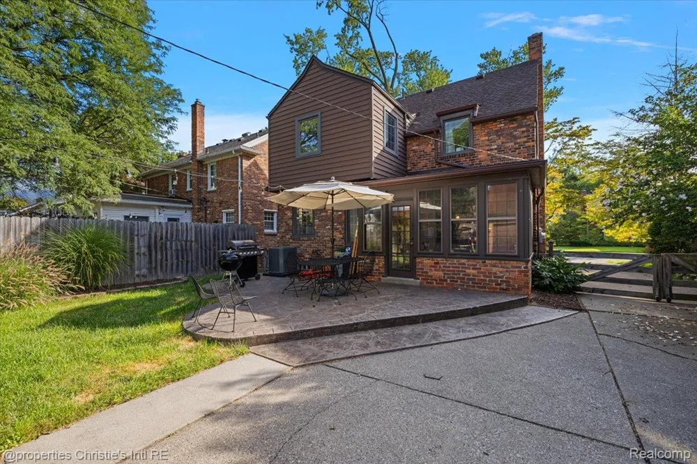271 McMillan Road Grosse Pointe Farms City, MI 48236