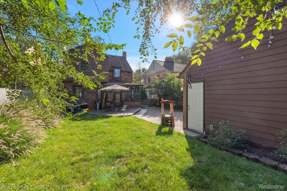 271 McMillan Road Grosse Pointe Farms City, MI 48236