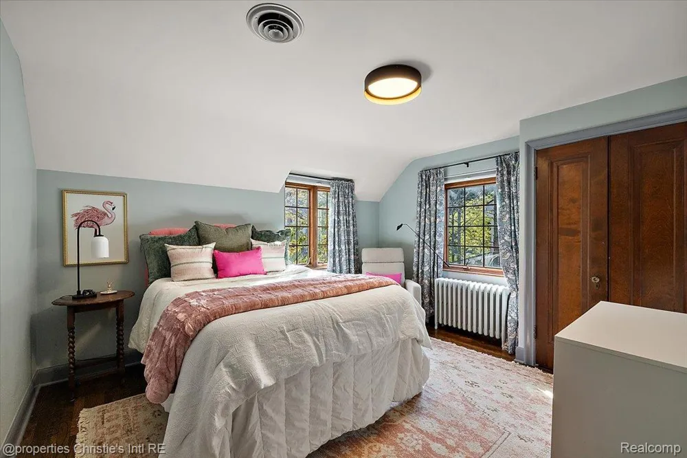 271 McMillan Road Grosse Pointe Farms City, MI 48236