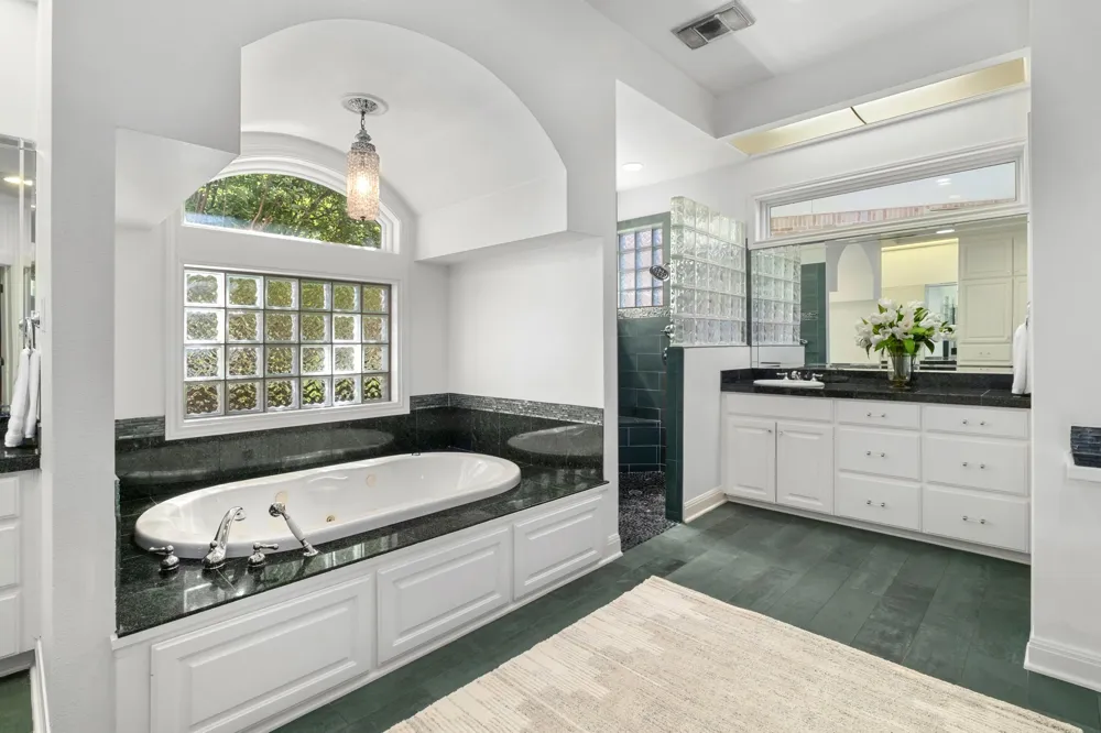 6224 Edwards Mountain Cove Austin, TX 78731