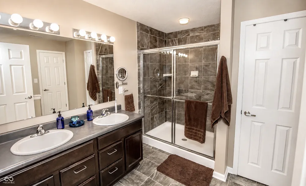 11711 Fawn Crest Drive Indianapolis, IN 46235