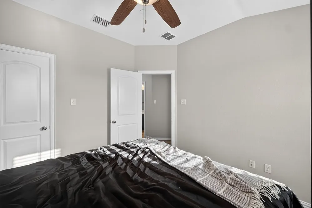 7880 Oxer Drive Irving, TX 75063