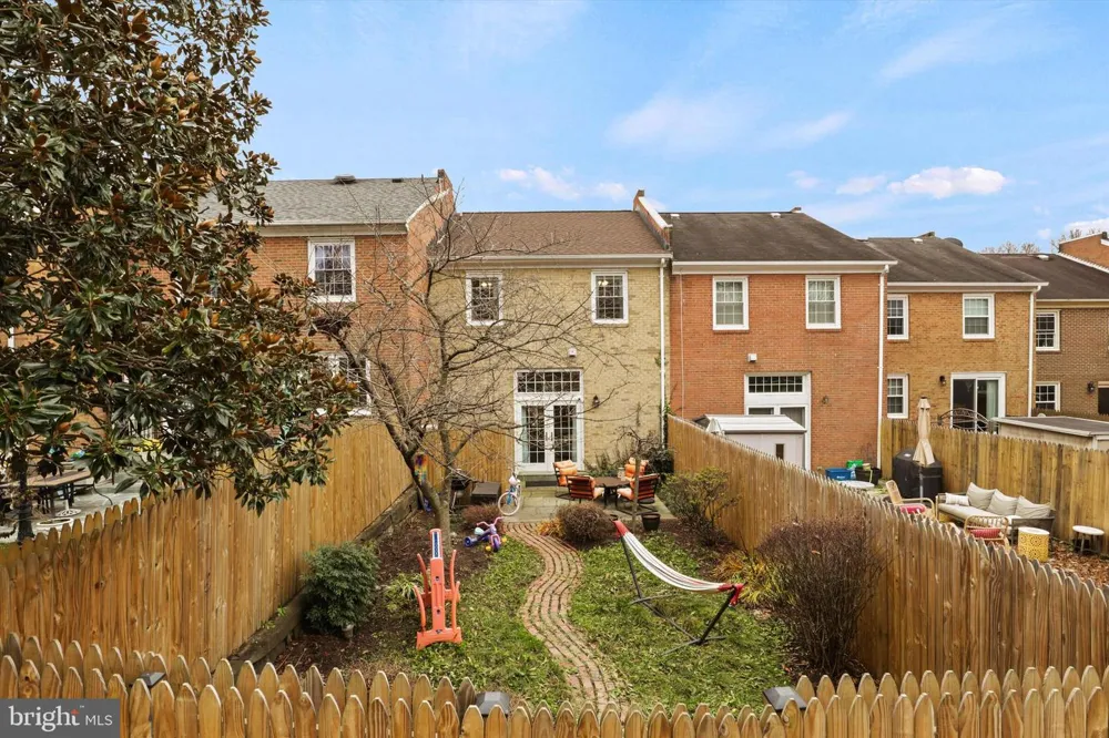 7010 LEESTONE STREET Springfield, VA 22151