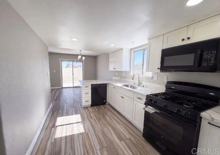 16960 sorrento Ln Victorville, CA 92395
