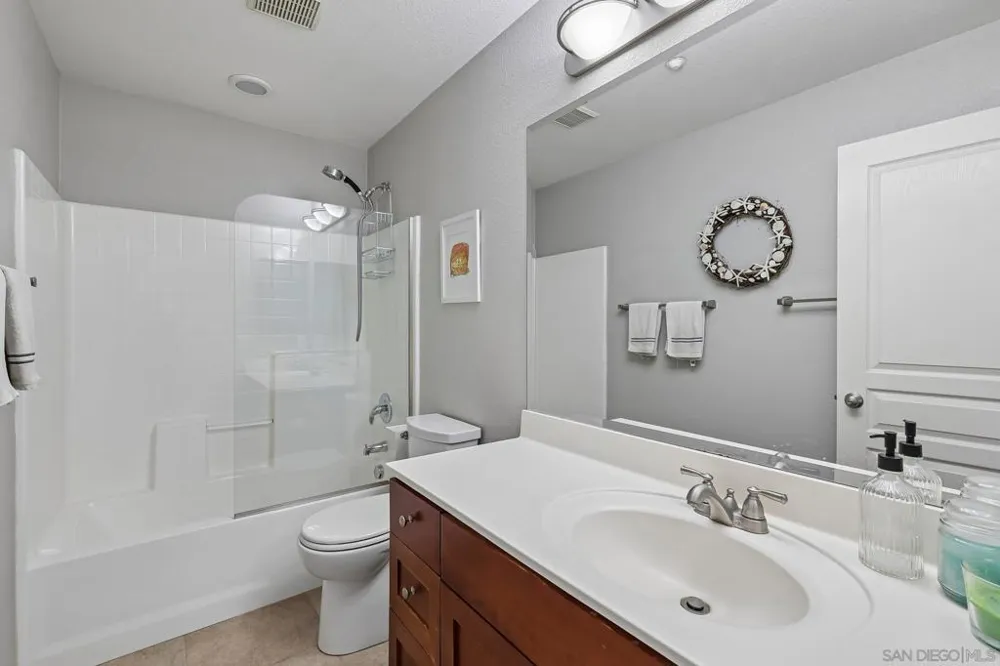 3156 Harbor Ridge Ln San Diego, CA 92103
