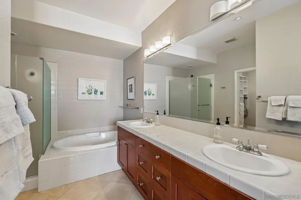 3156 Harbor Ridge Ln San Diego, CA 92103