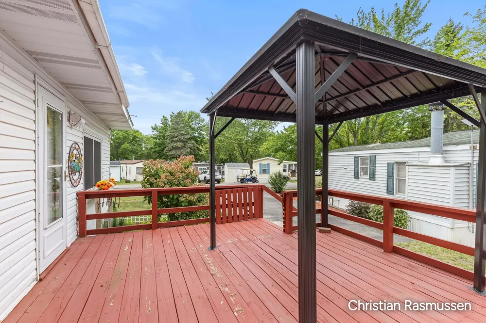 73 Lincoln Pines Resort Gowen, MI 49326