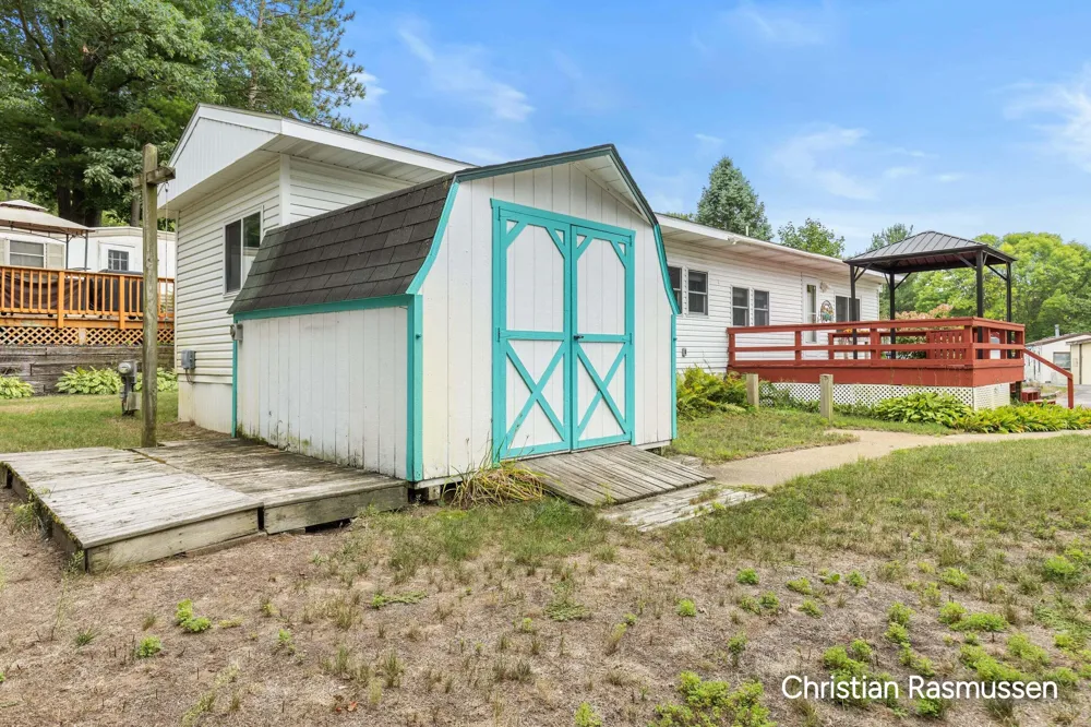73 Lincoln Pines Resort Gowen, MI 49326