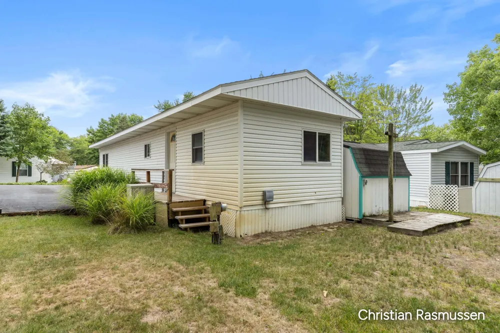 73 Lincoln Pines Resort Gowen, MI 49326