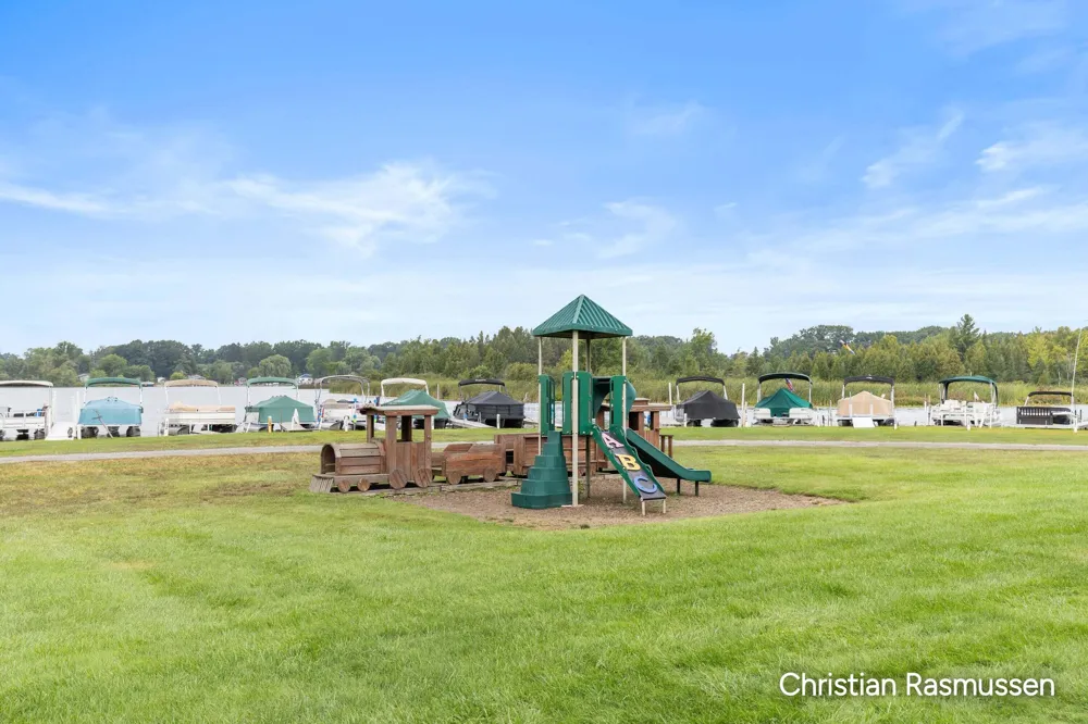 73 Lincoln Pines Resort Gowen, MI 49326