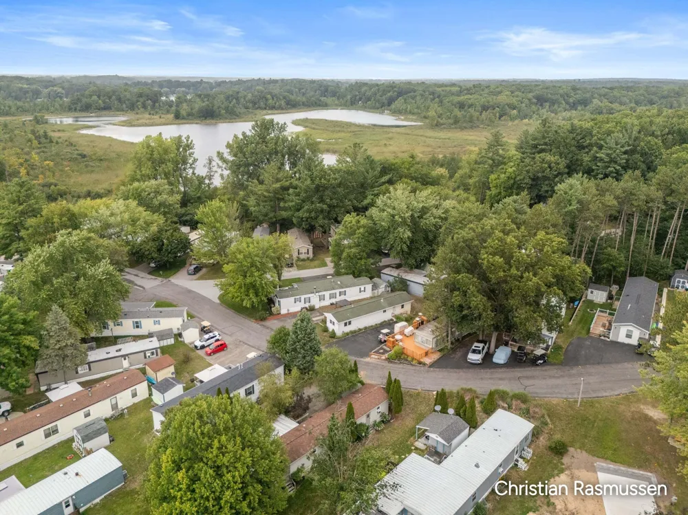 73 Lincoln Pines Resort Gowen, MI 49326
