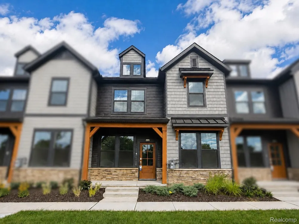 295 Lantana Drive Brighton City, MI 48116