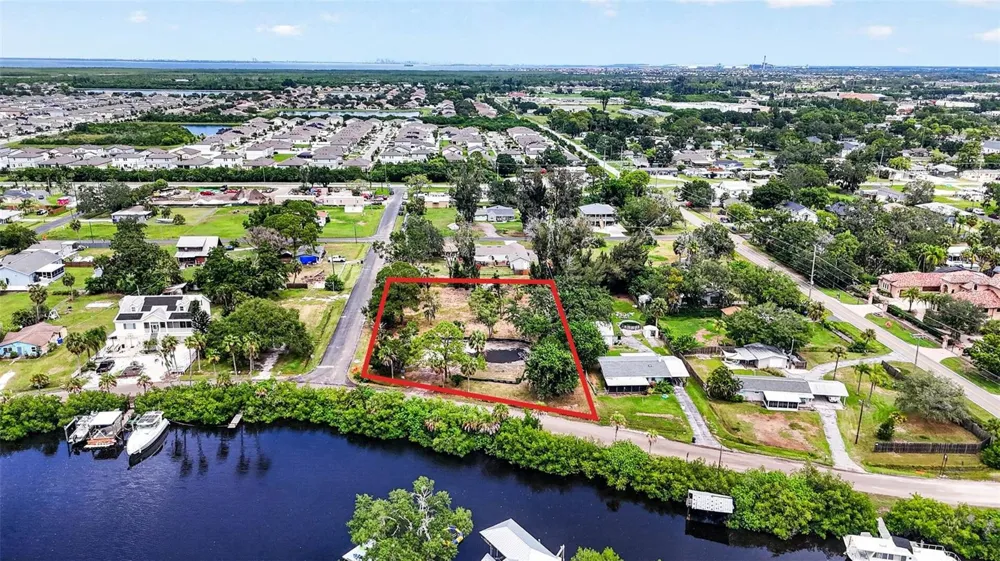 409 1ST AVENUE NW Ruskin, FL 33570