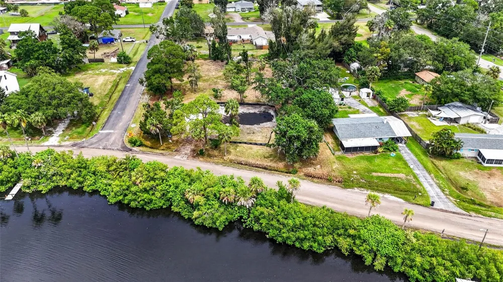 409 1ST AVENUE NW Ruskin, FL 33570