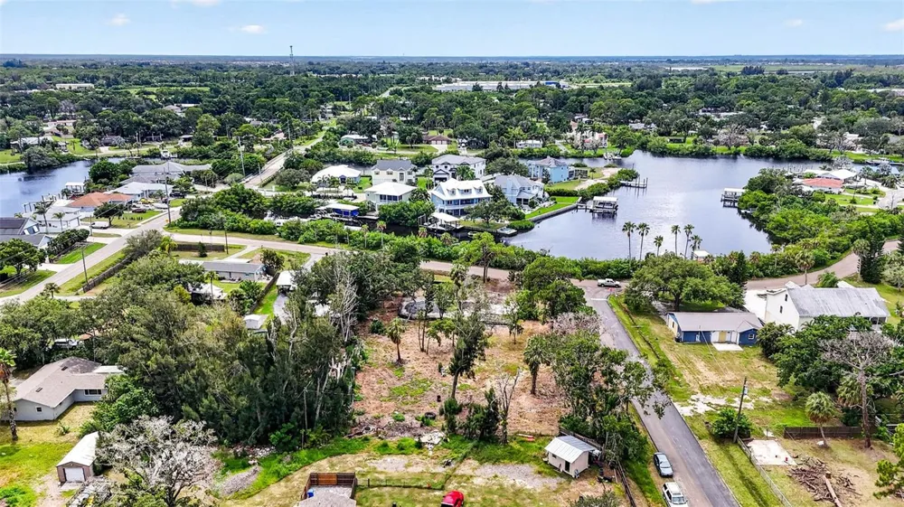 409 1ST AVENUE NW Ruskin, FL 33570