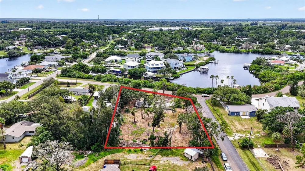 409 1ST AVENUE NW Ruskin, FL 33570