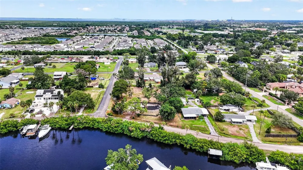 409 1ST AVENUE NW Ruskin, FL 33570