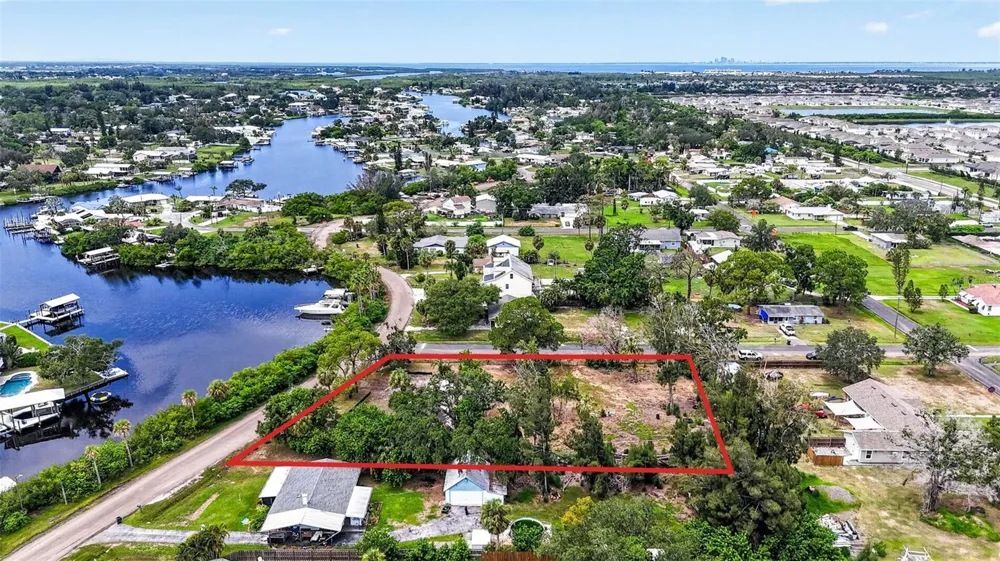 409 1ST AVENUE NW Ruskin, FL 33570