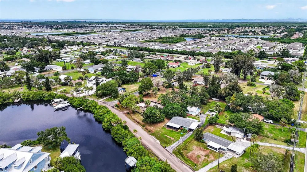 409 1ST AVENUE NW Ruskin, FL 33570