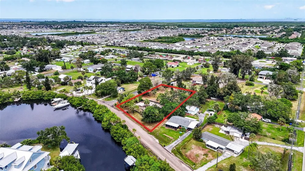 409 1ST AVENUE NW Ruskin, FL 33570